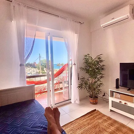 Apartman Front & Castle View - Sunny