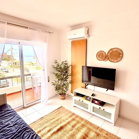 Front & Castle View - Sunny Apartman Ferragudo