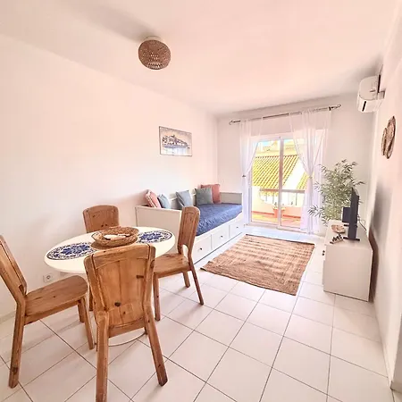 Apartman Front & Castle View - Sunny