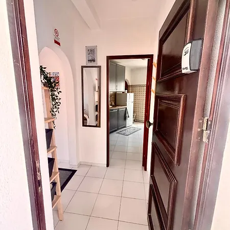 Apartman Front & Castle View - Sunny