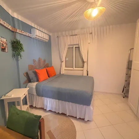 Front & Castle View - Sunny Apartman