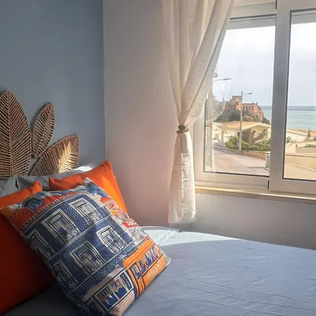Front & Castle View - Sunny Apartman Ferragudo