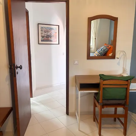Front & Castle View - Sunny Apartman Ferragudo