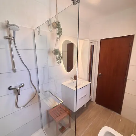 Front & Castle View - Sunny Apartman Ferragudo